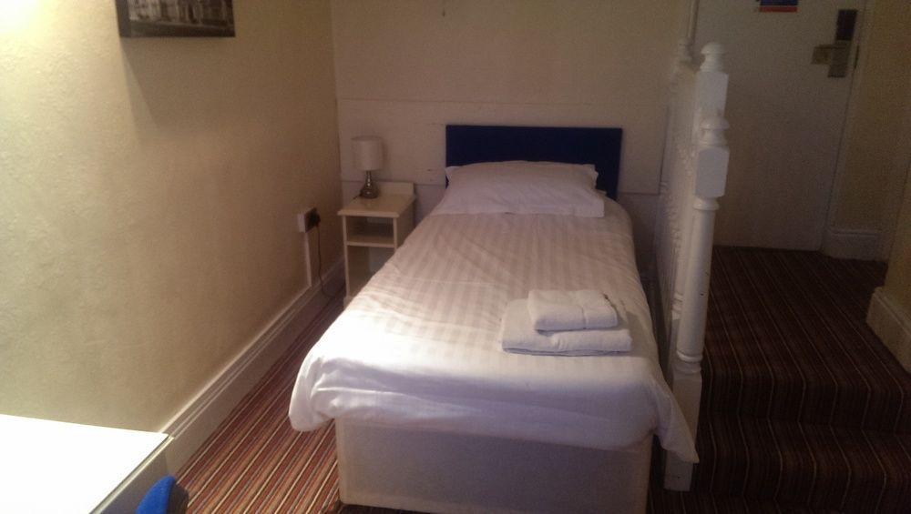 The Huddersfield Hotel Eksteriør billede