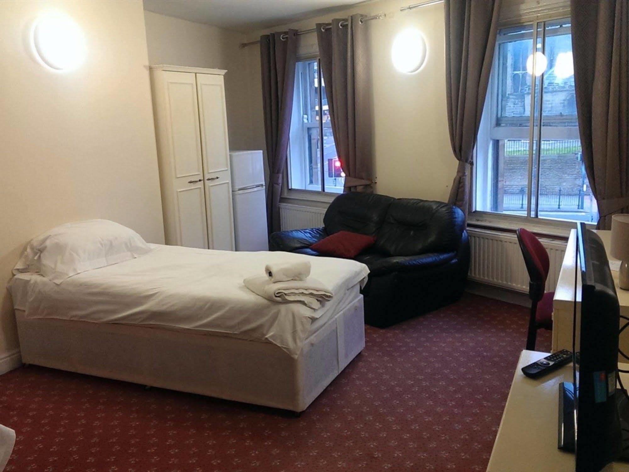The Huddersfield Hotel Eksteriør billede